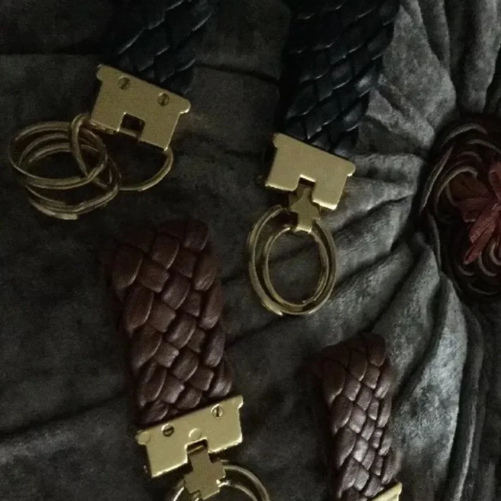 - NWT. 1 Key Holder Leather Handmade by Alla Leather Art